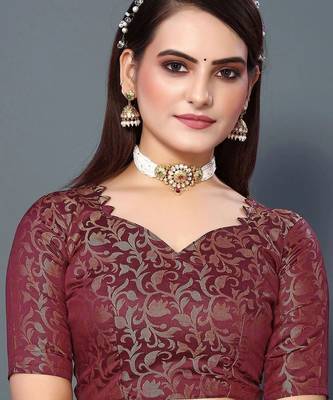 Beige jacquard woven zari work saree with blouse 5