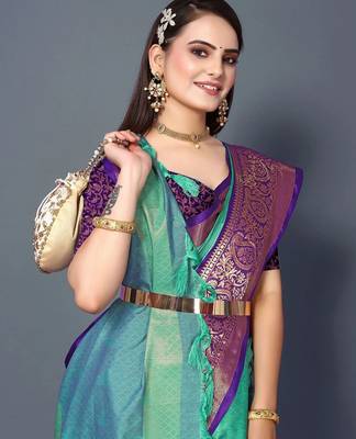 Purple jacquard woven zari work saree with blouse 5