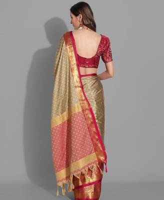 Beige jacquard woven zari work saree with blouse 4