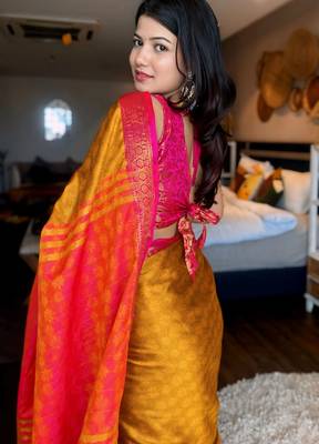 Gold blended cotton woven zari work saree with blouse 3