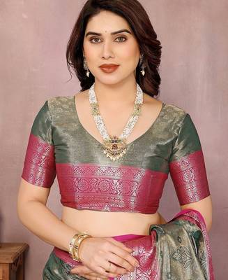 Dark green silk blend woven zari work saree with blouse 5