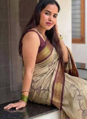 Beige blended cotton embroidered zari work saree with blouse 5