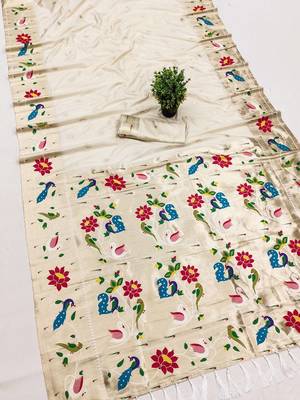 White Color zari weawing Work Silk Saree 3