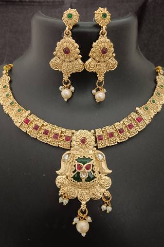 Pink green stones rajwadi heritage square shape jewellery set