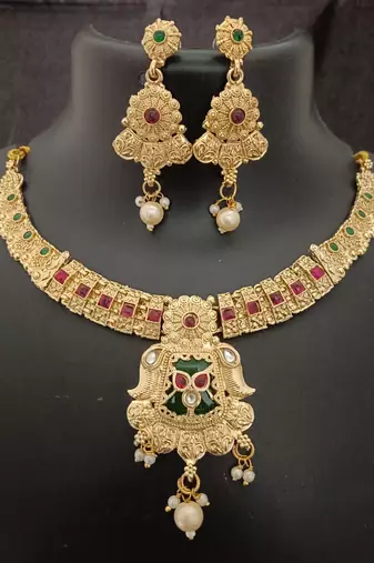 Pink green stones rajwadi heritage square shape jewellery set