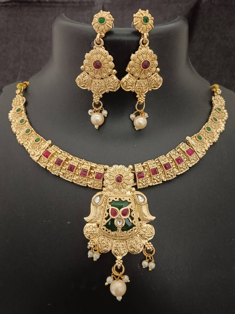 Pink green stones rajwadi heritage square shape jewellery set
