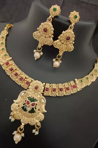 Pink green stones rajwadi heritage square shape jewellery set