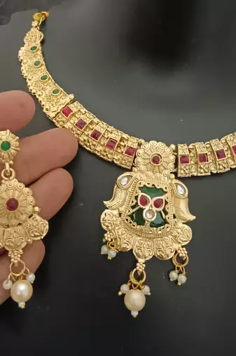 Pink green stones rajwadi heritage square shape jewellery set