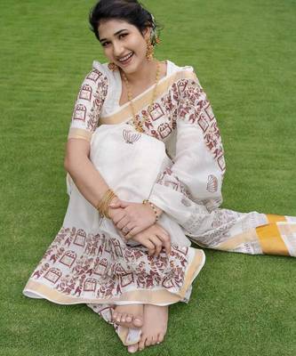 white printed soft linen cotton  saree with blouse 3