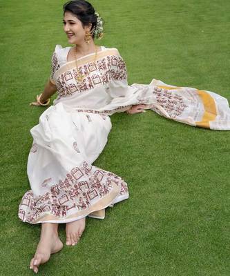 white printed soft linen cotton  saree with blouse 4