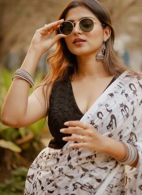 white printed soft linen cotton  saree with blouse 4