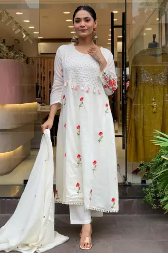 white chanderi silk blend embroidered kurta set with pant & embroidered dupatta