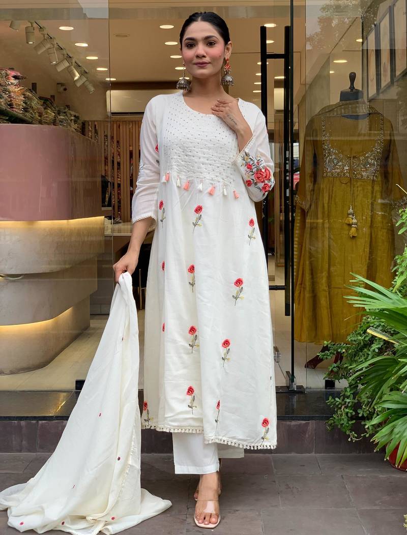 Women   s white chanderi silk embroidered kurta set with pant & embroidered dupatta