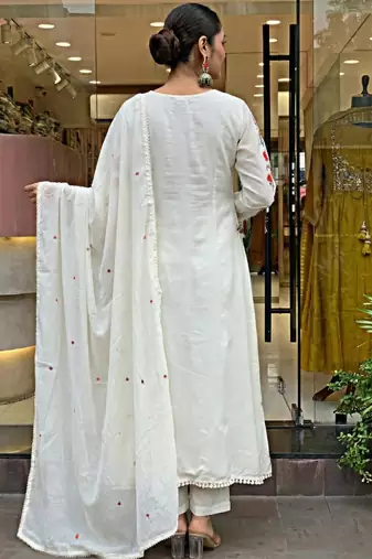 white chanderi silk blend embroidered kurta set with pant & embroidered dupatta