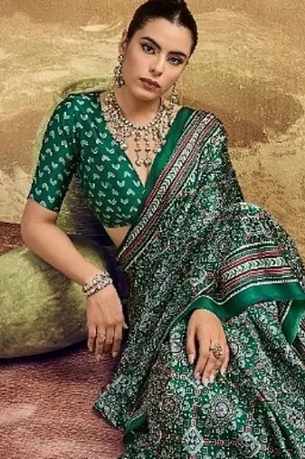 Elegant modal satin print saree with blouse 