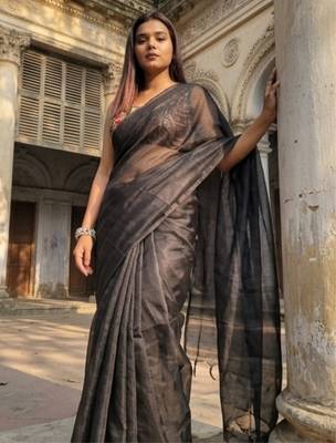  raabta black handloom tissue saree 4