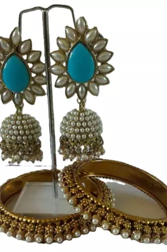 Aashiqui 2 Earings with Pearl Bangles