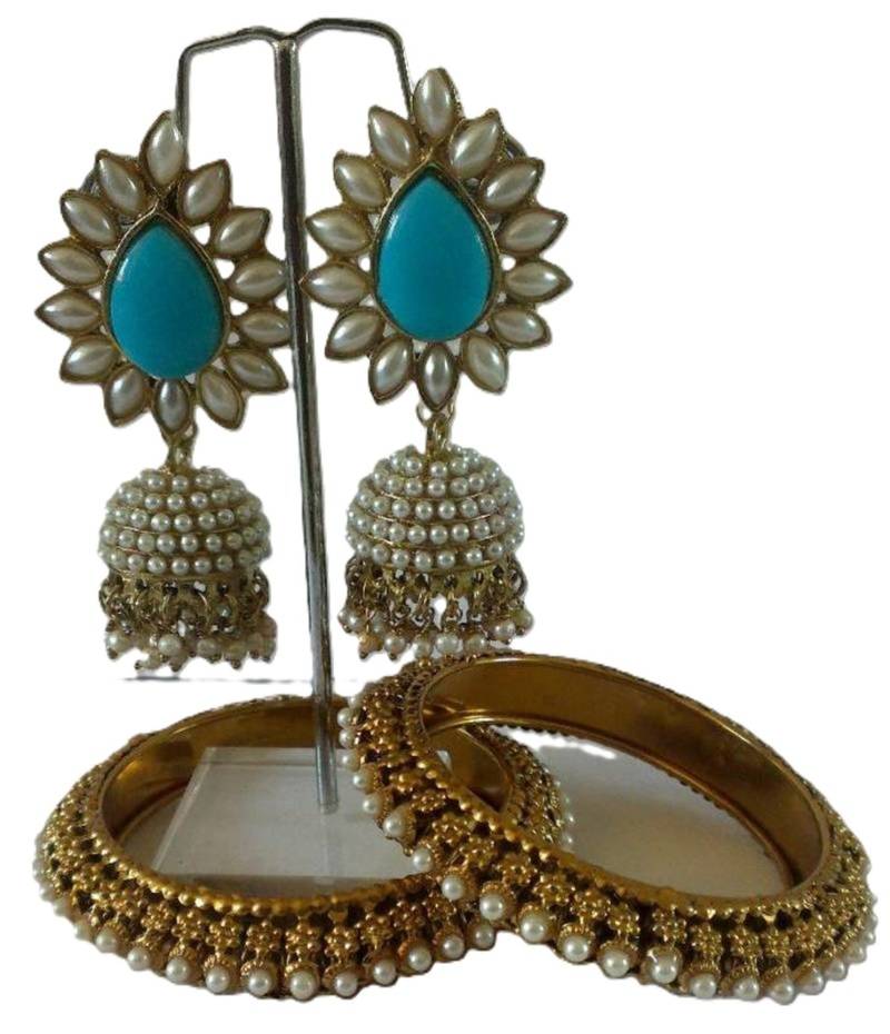 Aashiqui 2 Earings with Pearl Bangles
