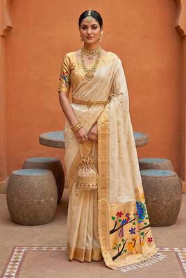 White Color zari weawing Work Silk Saree 2