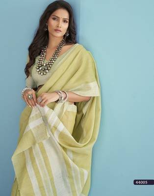 soft linen silk blend saree with chikankari weaved border 3