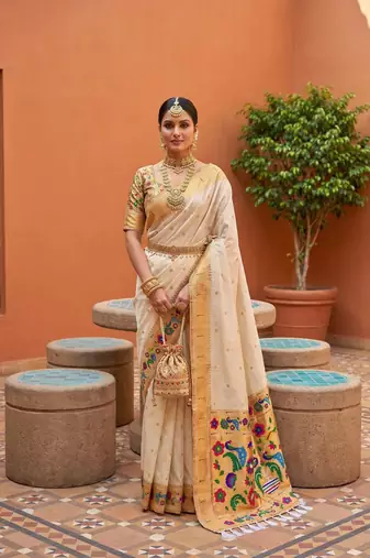 White Color zari weawing work Silk Saree