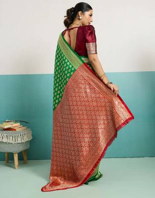 Green banarasi silk blend zari woven saree with unstitched blouse piece 3