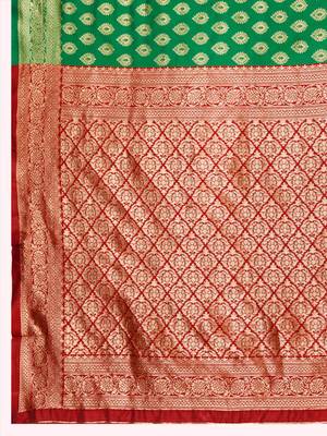 Green banarasi silk blend zari woven saree with unstitched blouse piece 5