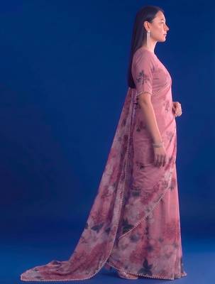 Women's floral printed weightless marbal saree 4