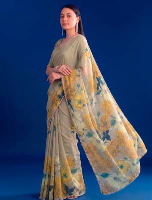 Women's floral printed weightless marbal saree 4