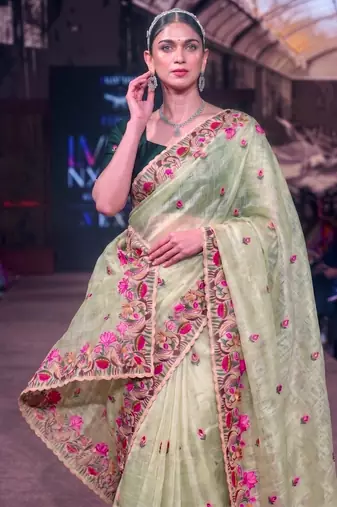 Women's kota tissue saree elegant threadwork & zari border detail
