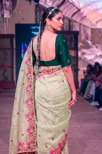 Women's kota tissue saree elegant threadwork & zari border detail