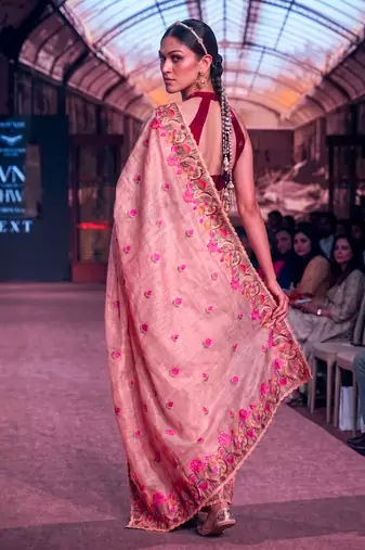Women's kota tissue saree elegant threadwork & zari border detail
