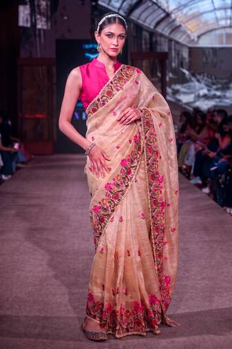 Women's kota tissue saree elegant threadwork & zari border detail