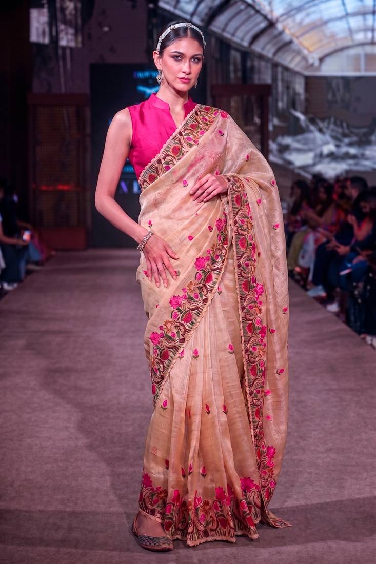 Women's kota tissue saree elegant threadwork & zari border detail