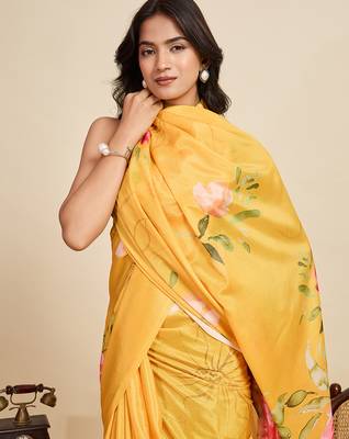 yellow chiffon printed saree with blouse 5