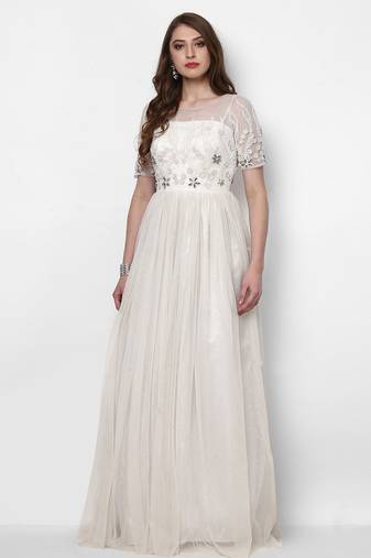 White net short sleeve embroidered gown