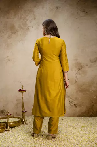 Elegant vatican embroidered straight kurti pant set with jacquard zari dupatta for women