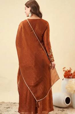Elegant chanderi kurti pant set with solid bhagalpuri dupatta 2
