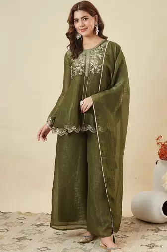 Elegant chanderi kurti pant set with solid bhagalpuri dupatta