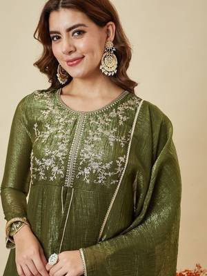 Elegant chanderi kurti pant set with solid bhagalpuri dupatta 2