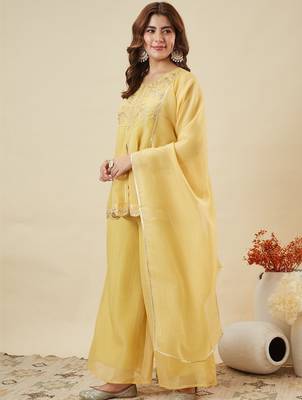 Elegant chanderi kurti pant set with solid bhagalpuri dupatta 1