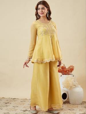 Elegant chanderi kurti pant set with solid bhagalpuri dupatta 3