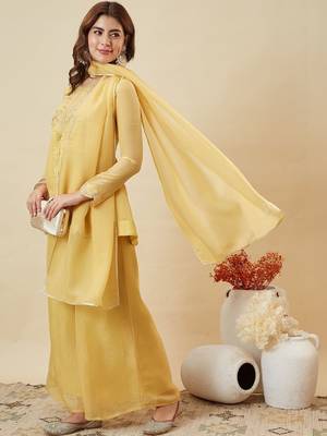 Elegant chanderi kurti pant set with solid bhagalpuri dupatta 4