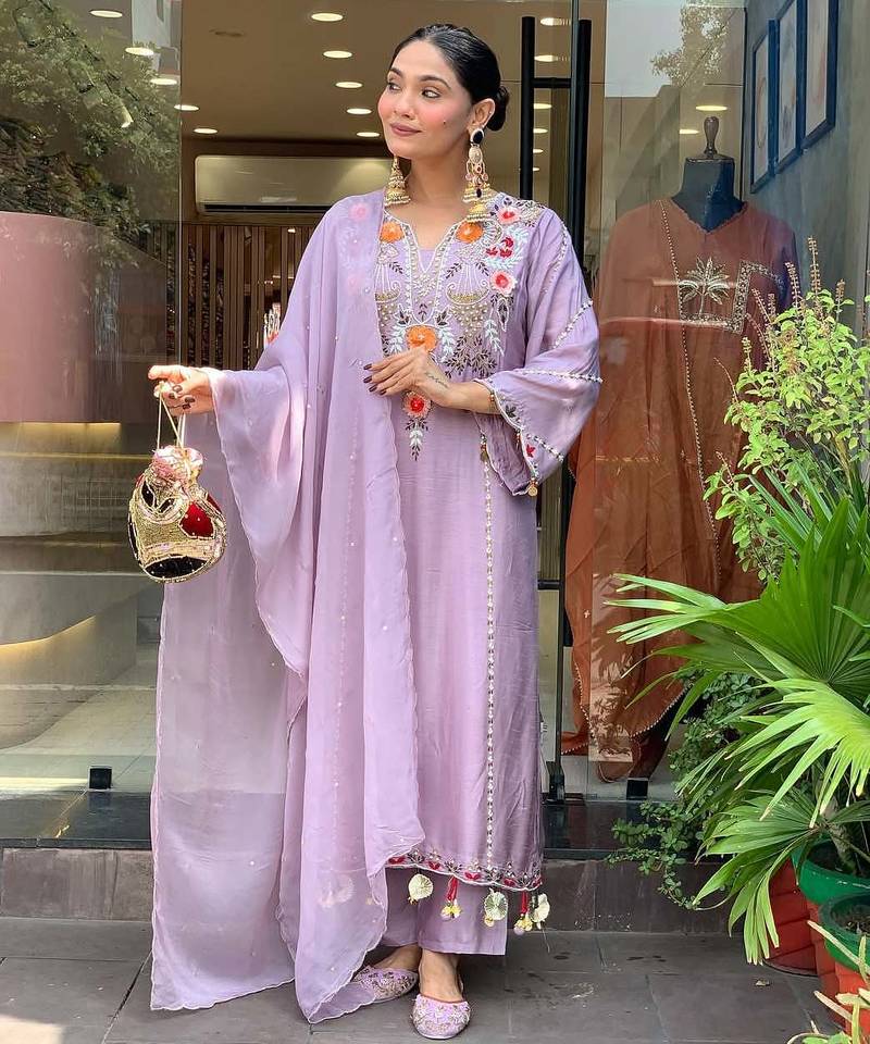 embroidered p.v. chanderi kurti pant dupatta set