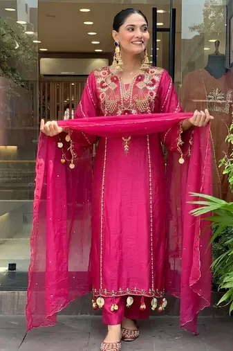 embroidered p.v. chanderi kurti pant dupatta set