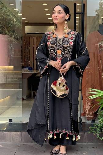 embroidered p.v. chanderi kurti pant dupatta set