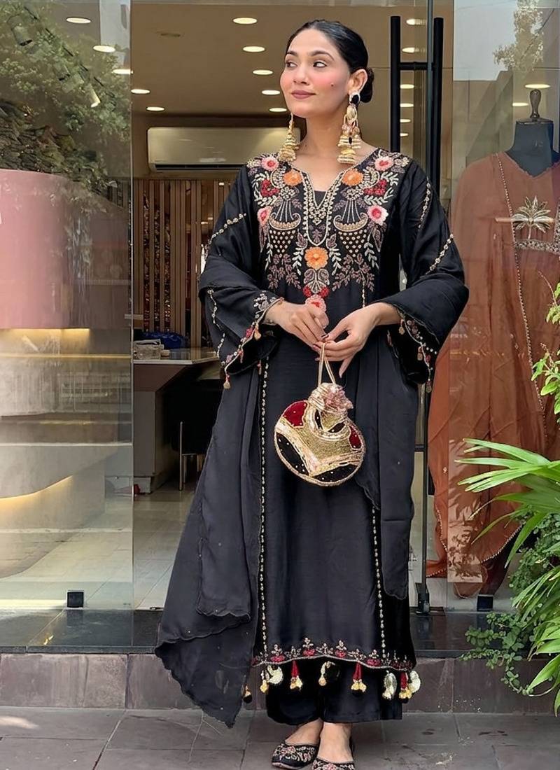 embroidered p.v. chanderi kurti pant dupatta set