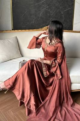 Pakistani farshi suit: natural crepe silk with multi needle work 2