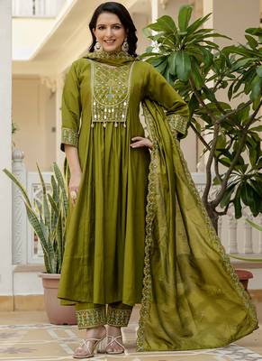 Mahendi viscose roman silk straight kurti pant dupatta set 1