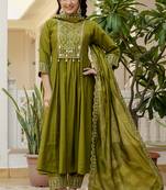 Mahendi viscose roman silk straight kurti pant dupatta set